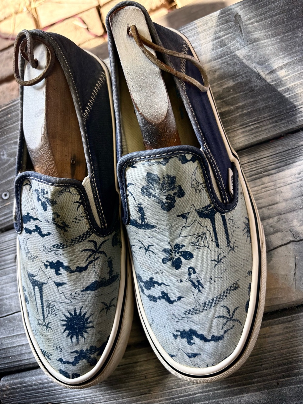 Vans slip on sneakers with blue and white oriental-style print Womens 10 - Picture 7 of 8